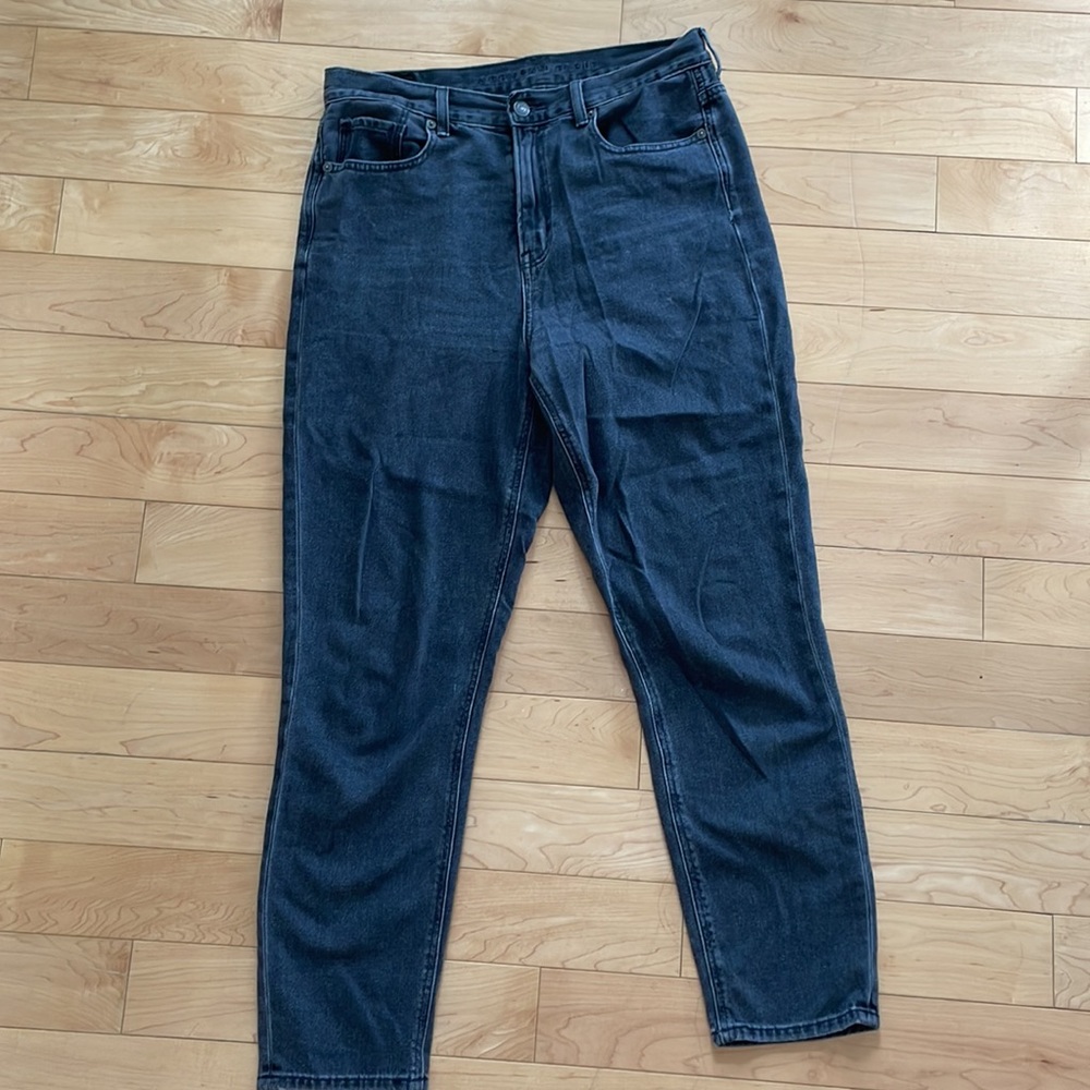 American eagle mom jean